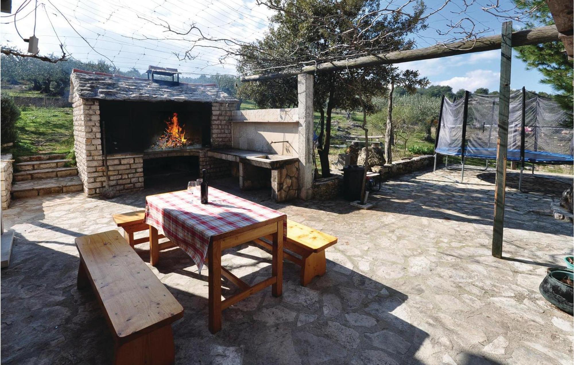 Pet Friendly Home In Postira With Kitchen Exterior foto