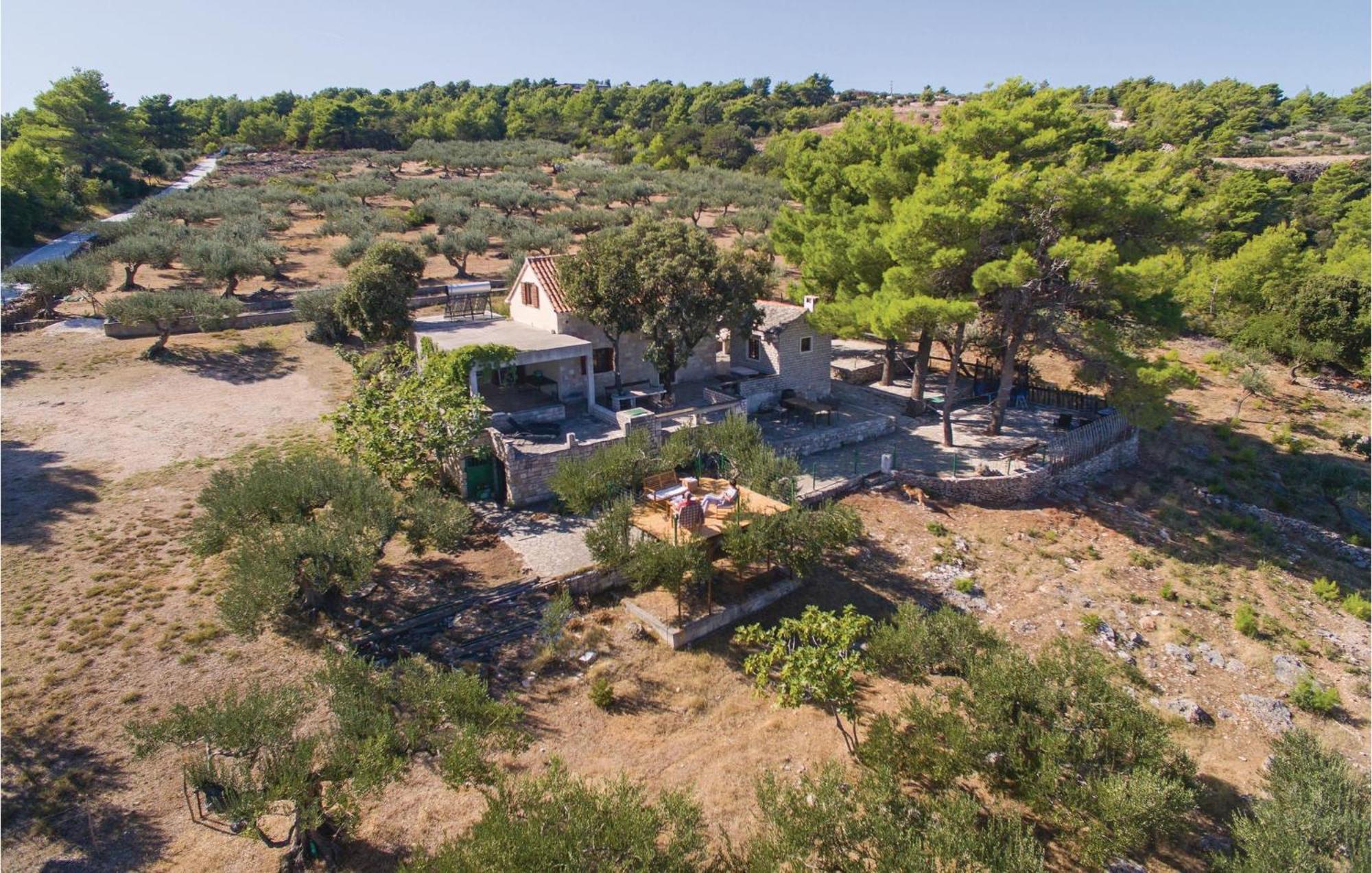 Pet Friendly Home In Postira With Kitchen Exterior foto